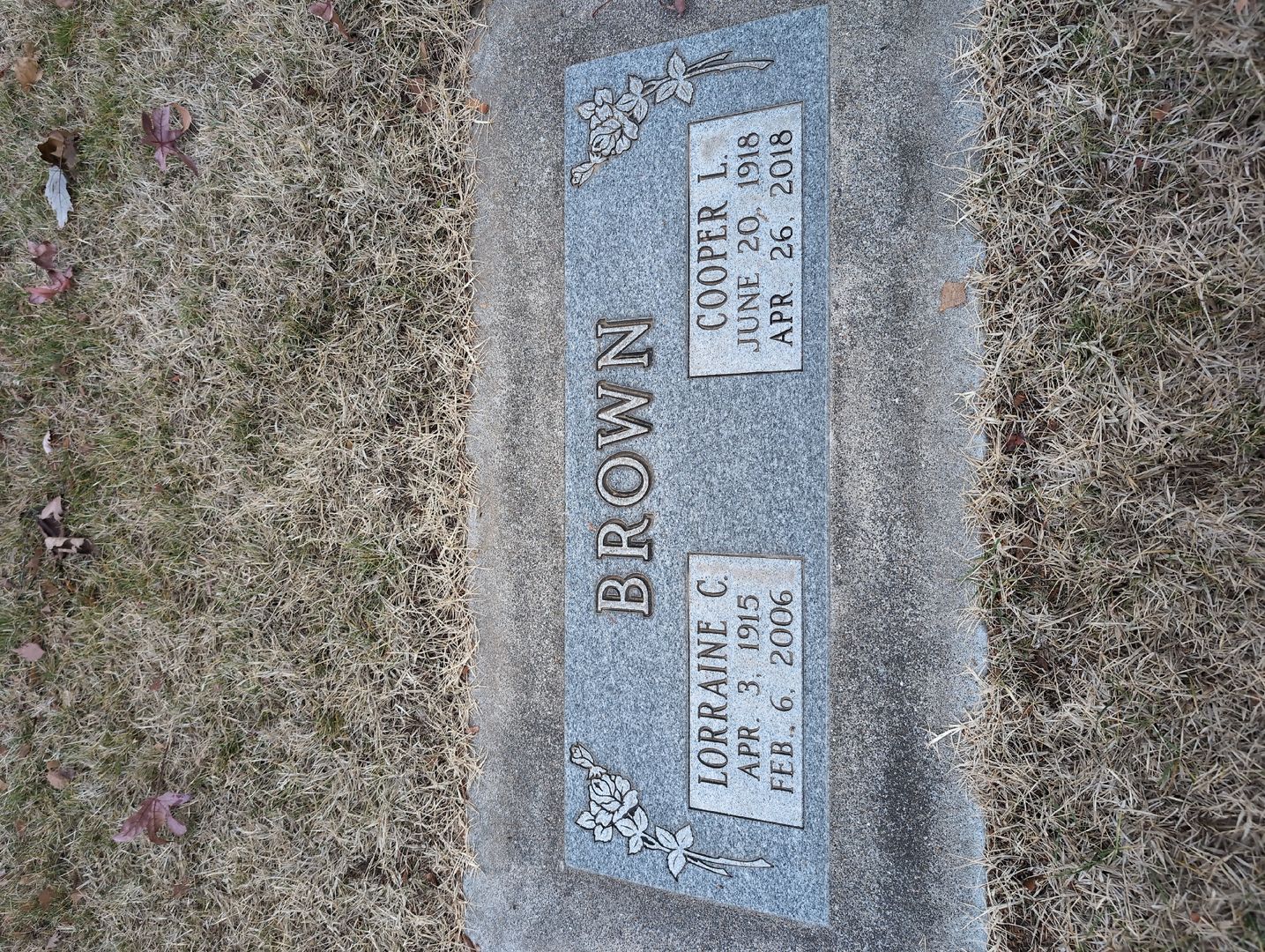 Retha Wade's grave. Photo 1