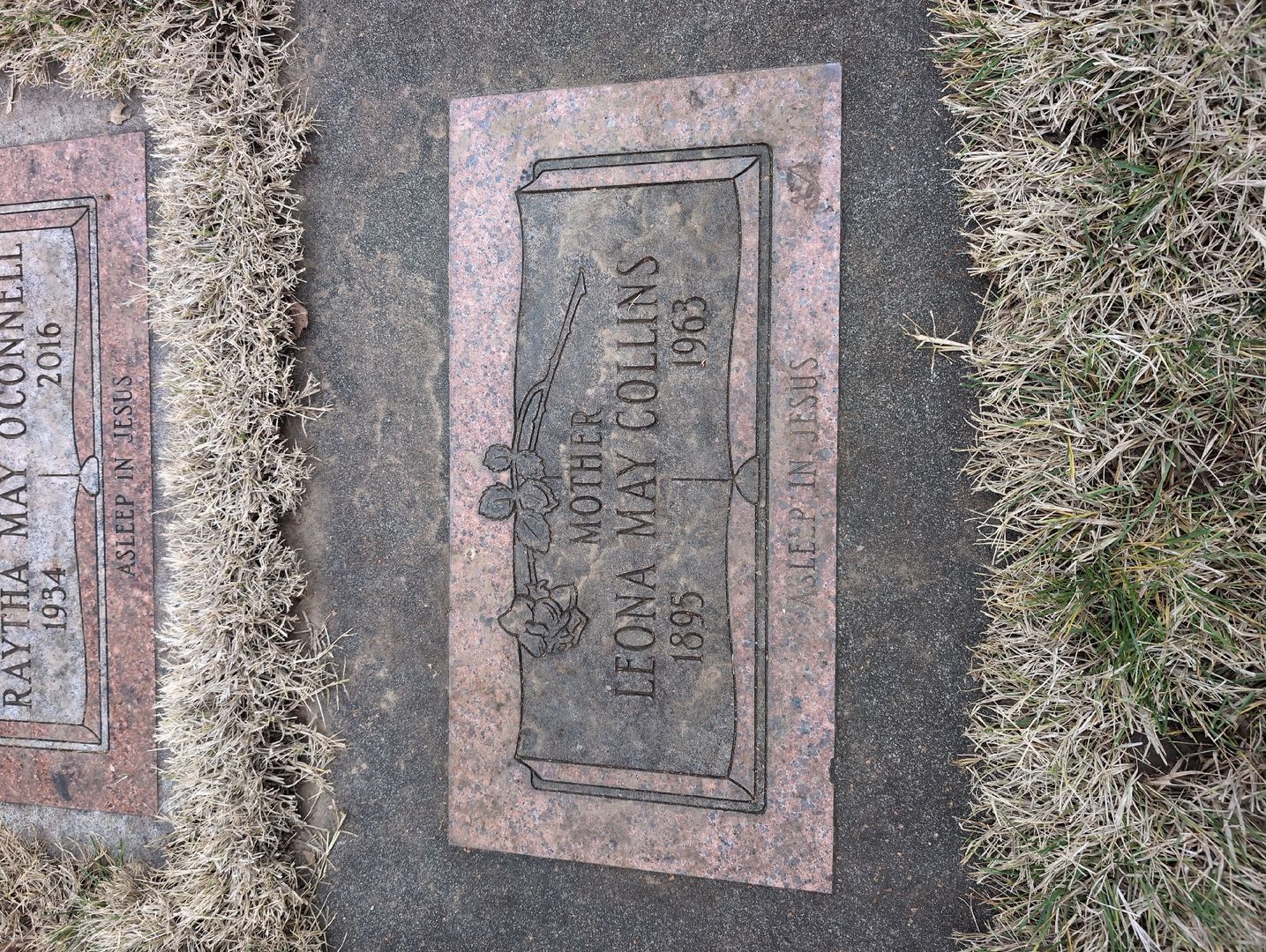 Raytha May O'Connell's grave. Photo 1