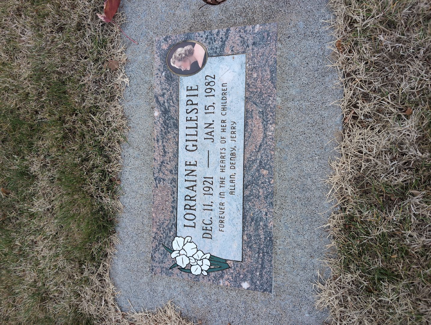 Lori Ann Usher's grave. Photo 1