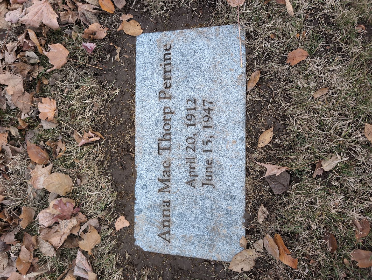 Sylvia E. James Hallock's grave. Photo 1