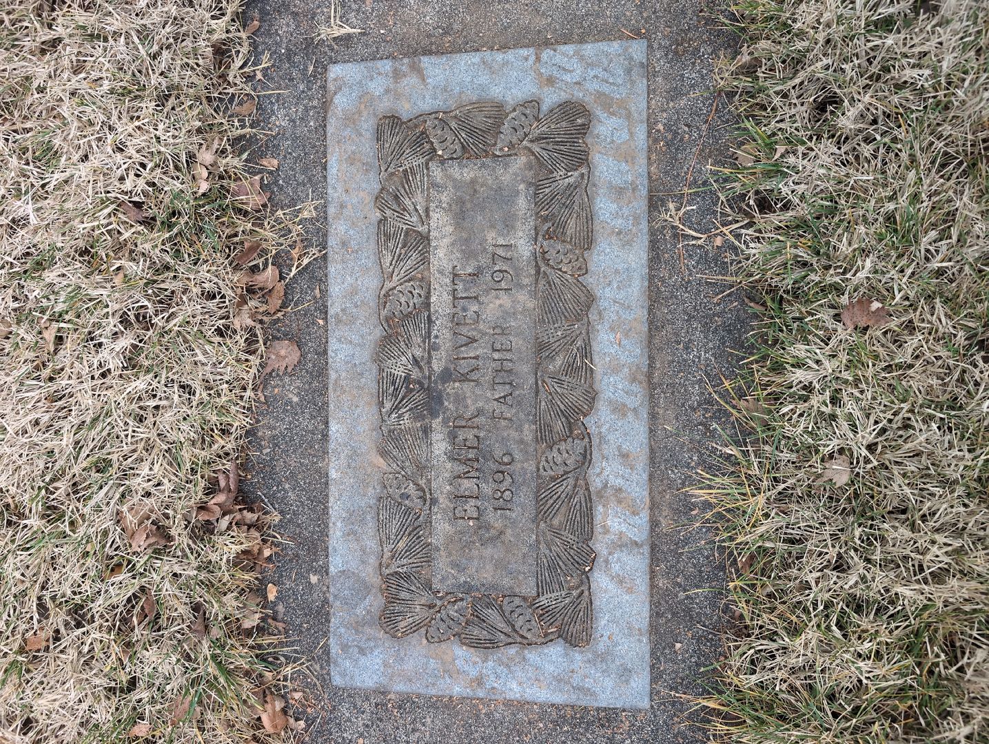 Helen Van Denburgh's grave. Photo 1