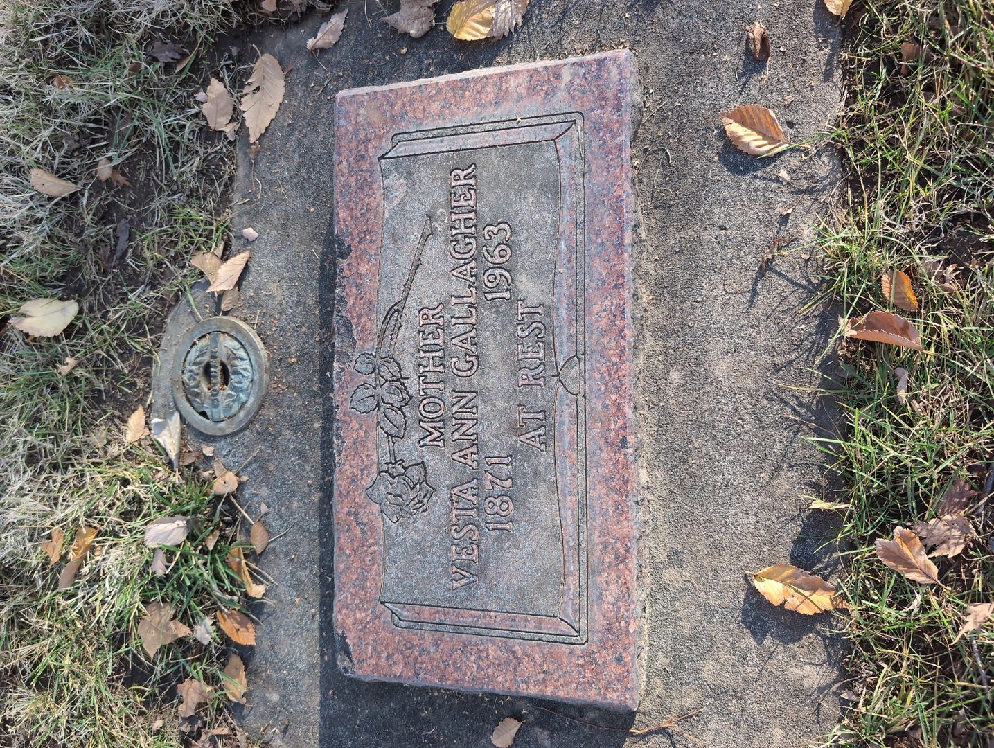Vesta Ann Gallagher's grave. Photo 1