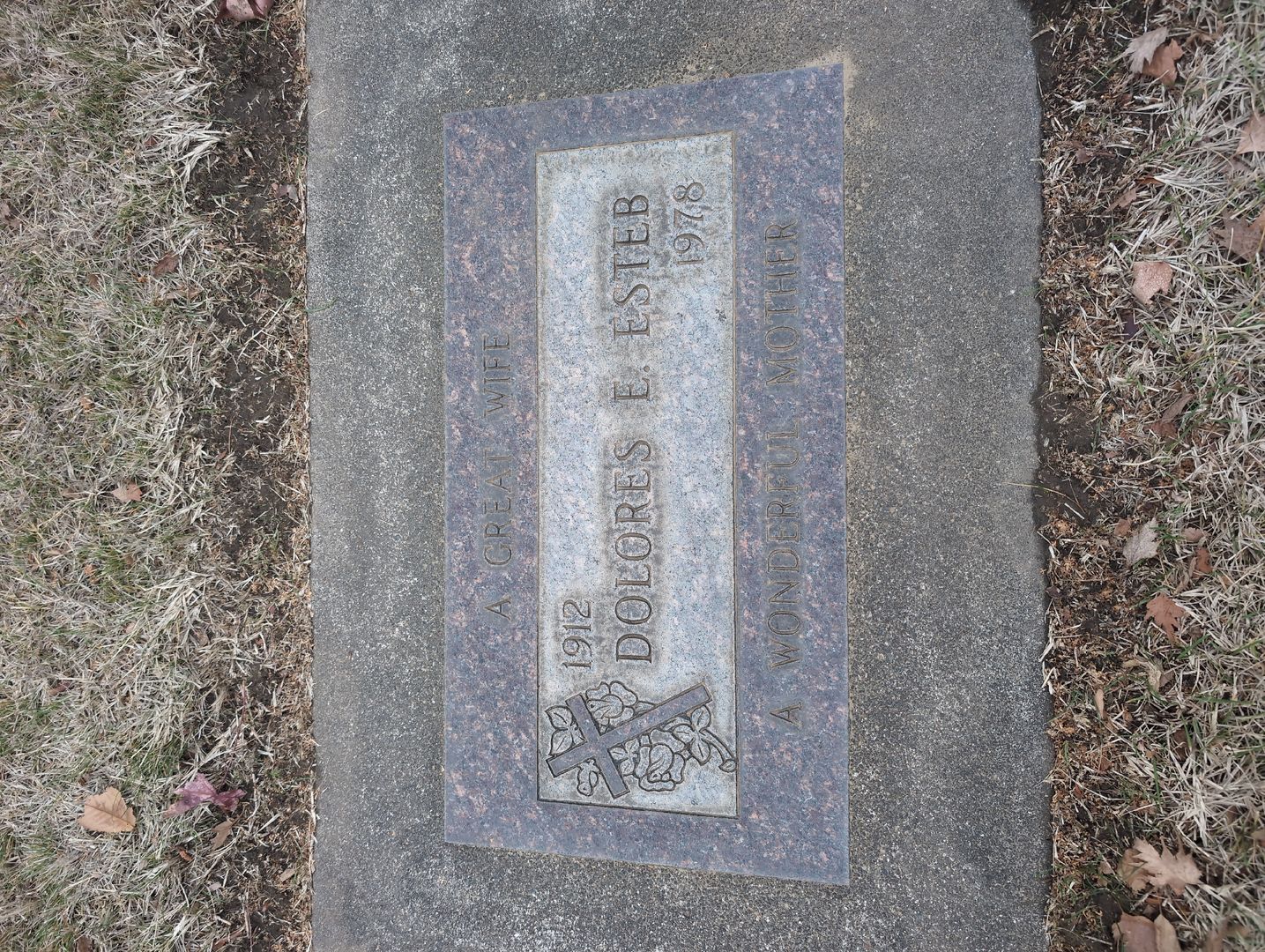 Rhea G. Tatro's grave. Photo 1