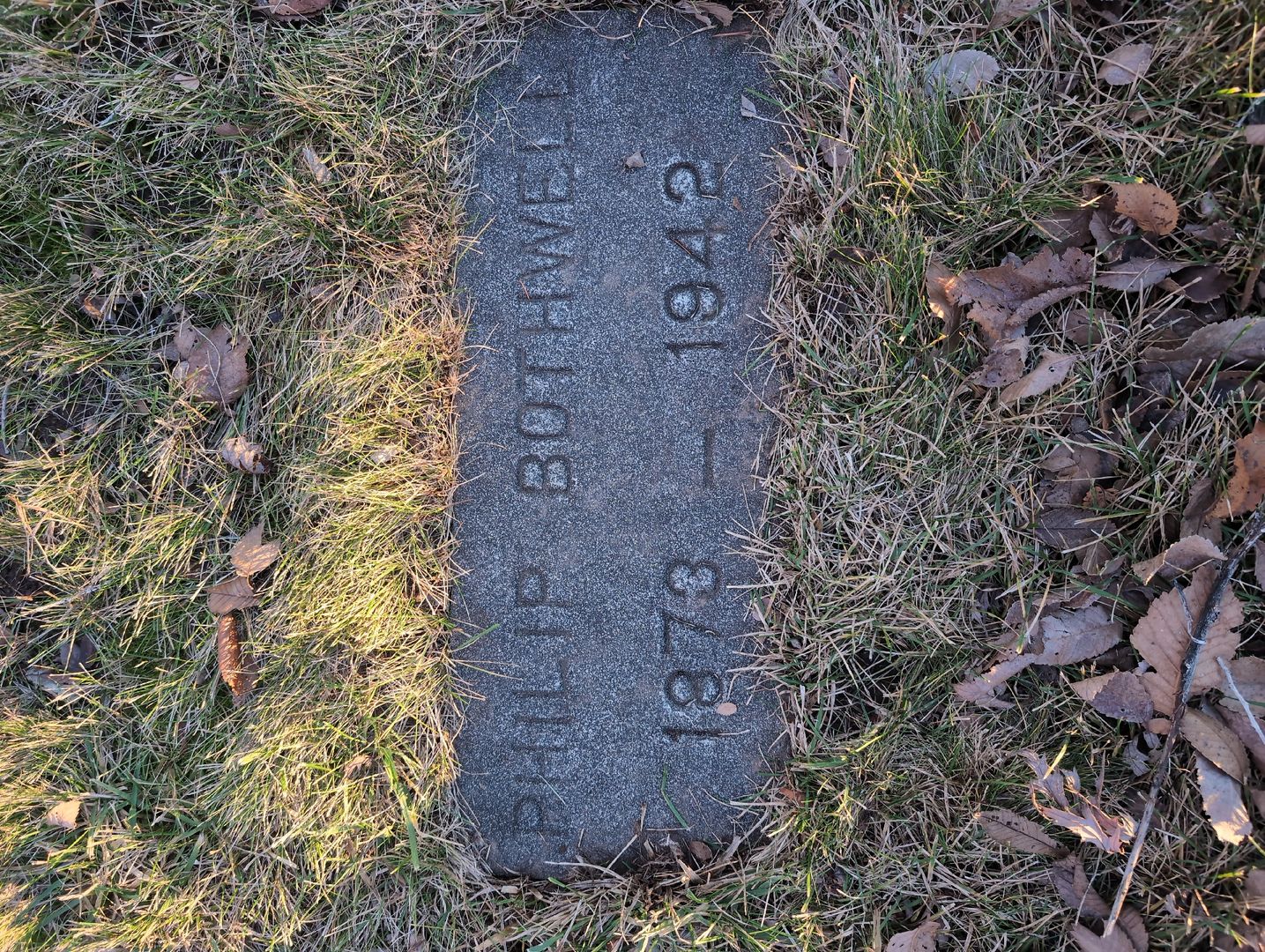 Mae B. Lair Brown's grave. Photo 1