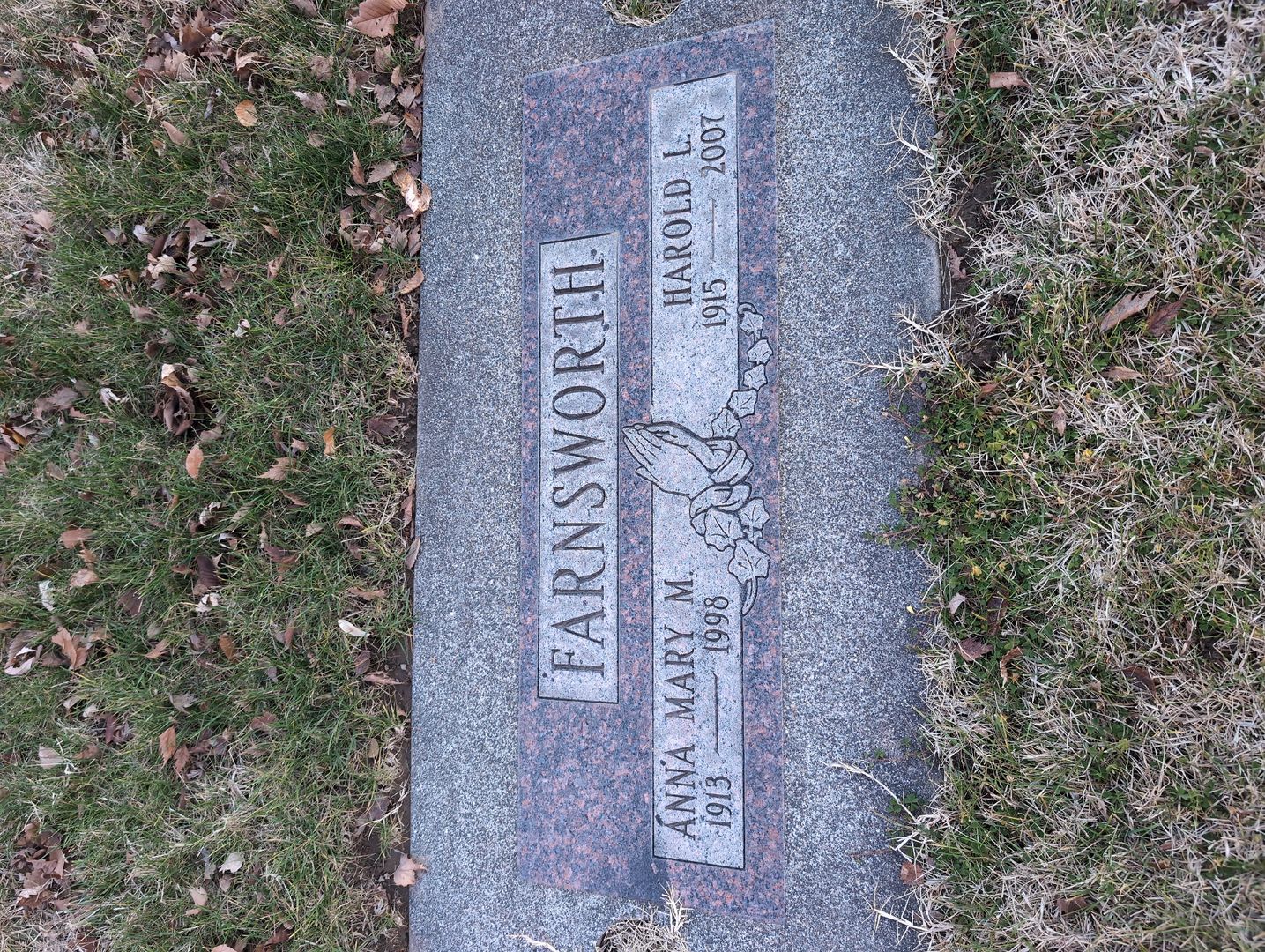 Harold L. Farnsworth's grave. Photo 1
