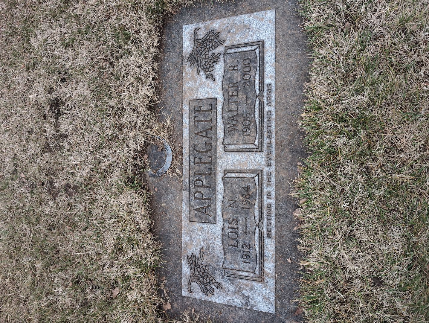 Leland Quinn's grave. Photo 1