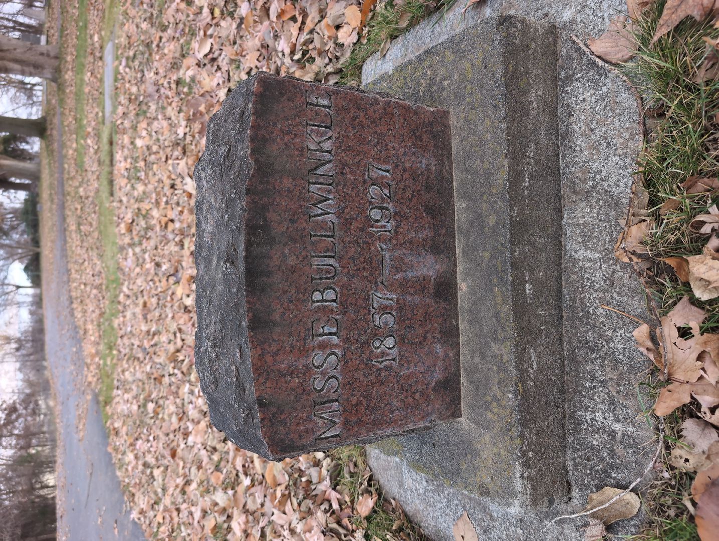 Dora Garvin's grave. Photo 1