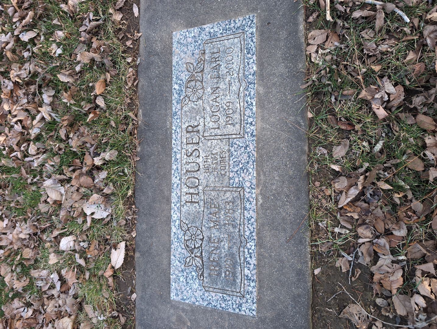 Lillian Frances Gard's grave. Photo 1