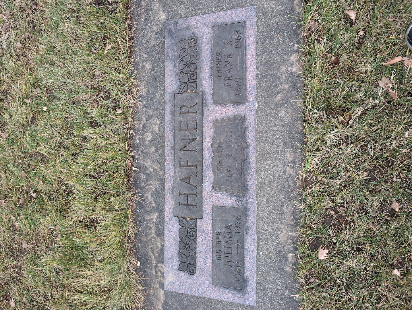 Frank S. Hafner's grave. Photo 1