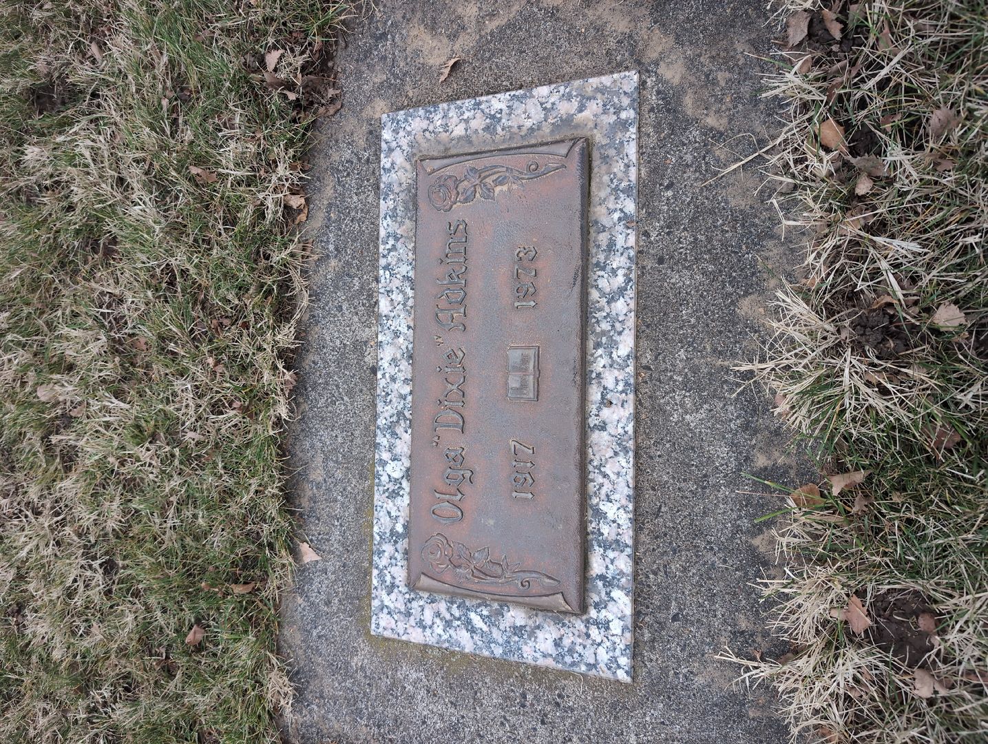 Ernest E. Farnsworth's grave. Photo 1