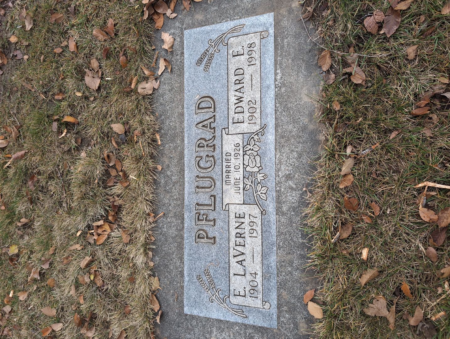 Nieta Rae Adams's grave. Photo 1