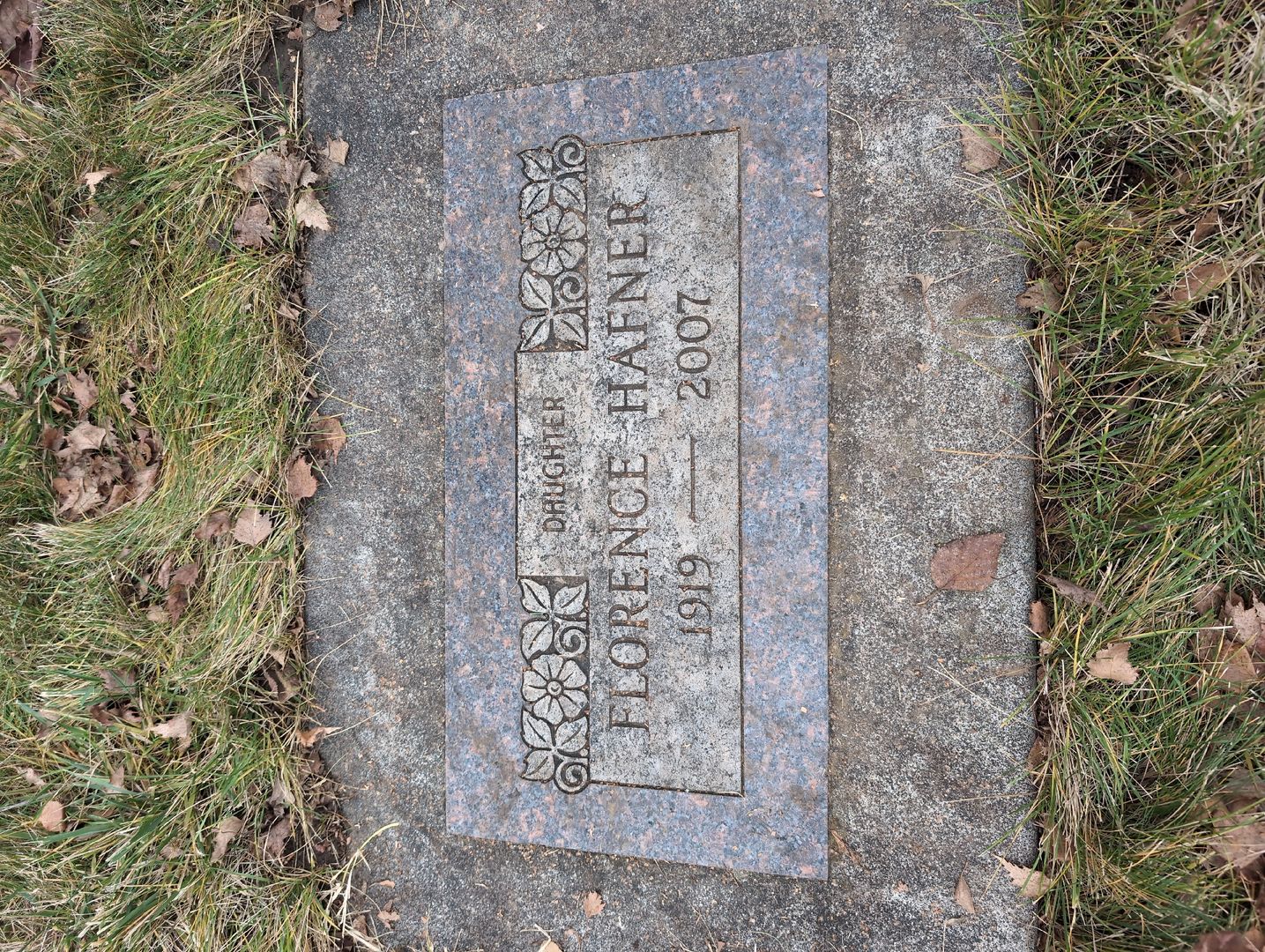 Lulu A. Ralston's grave. Photo 1