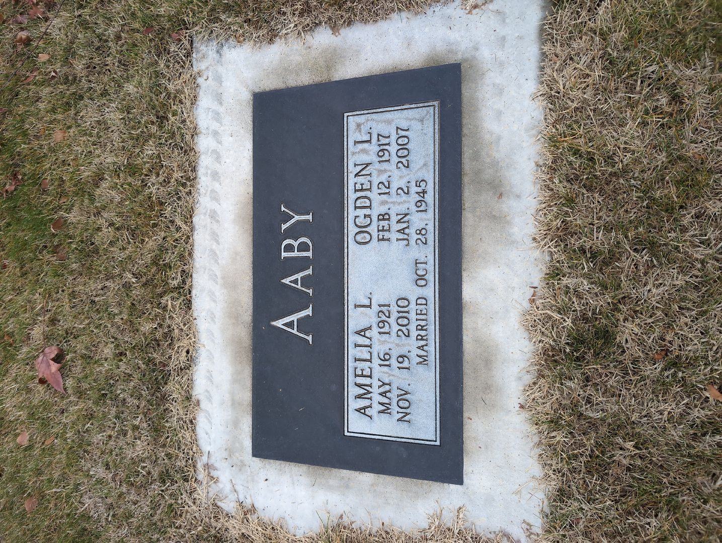 Ogden L. Aaby's grave. Photo 1