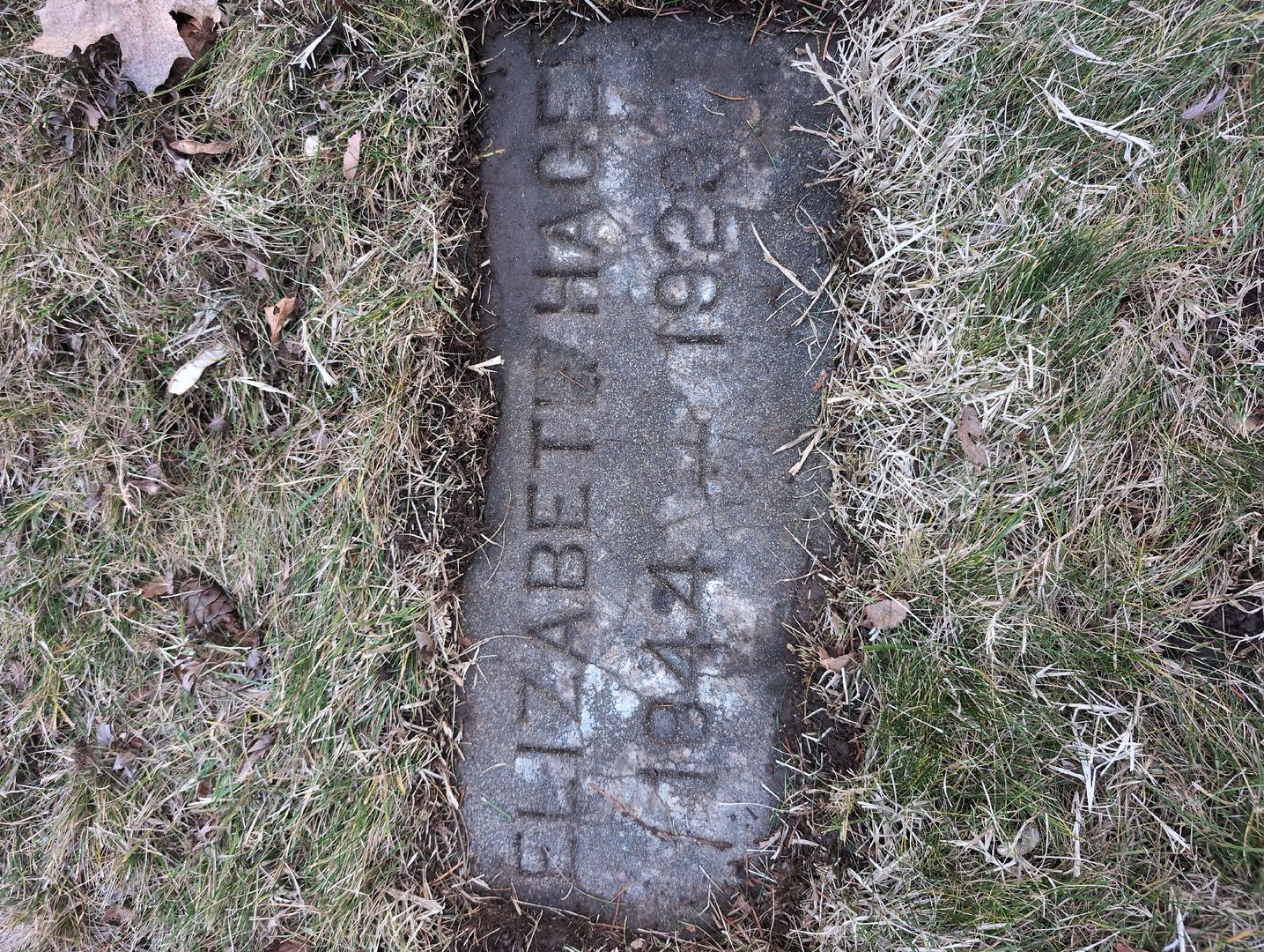 Elizabeth Hagen's grave. Photo 1