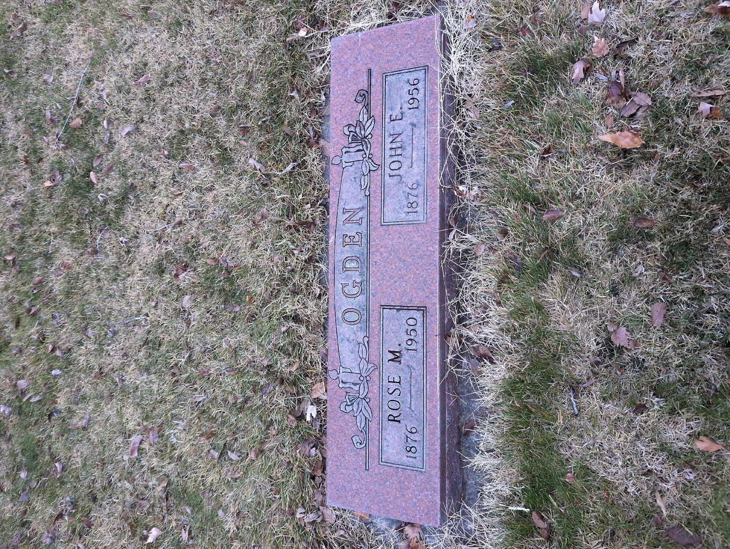 John E. Ogden's grave. Photo 1