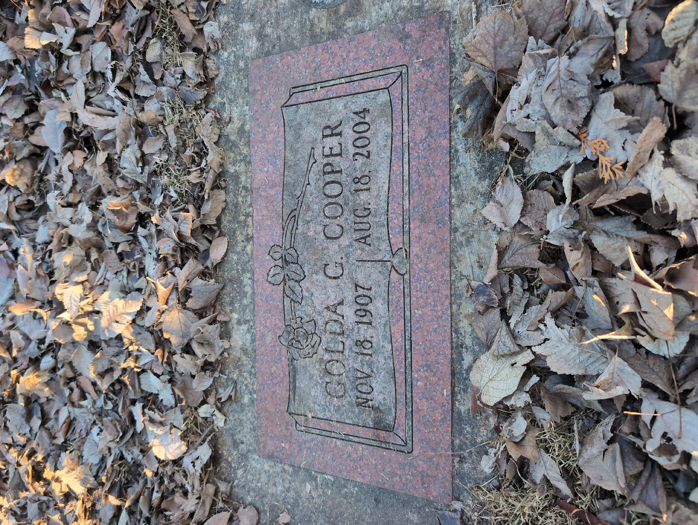 Sylvia Lois Qualley's grave. Photo 1