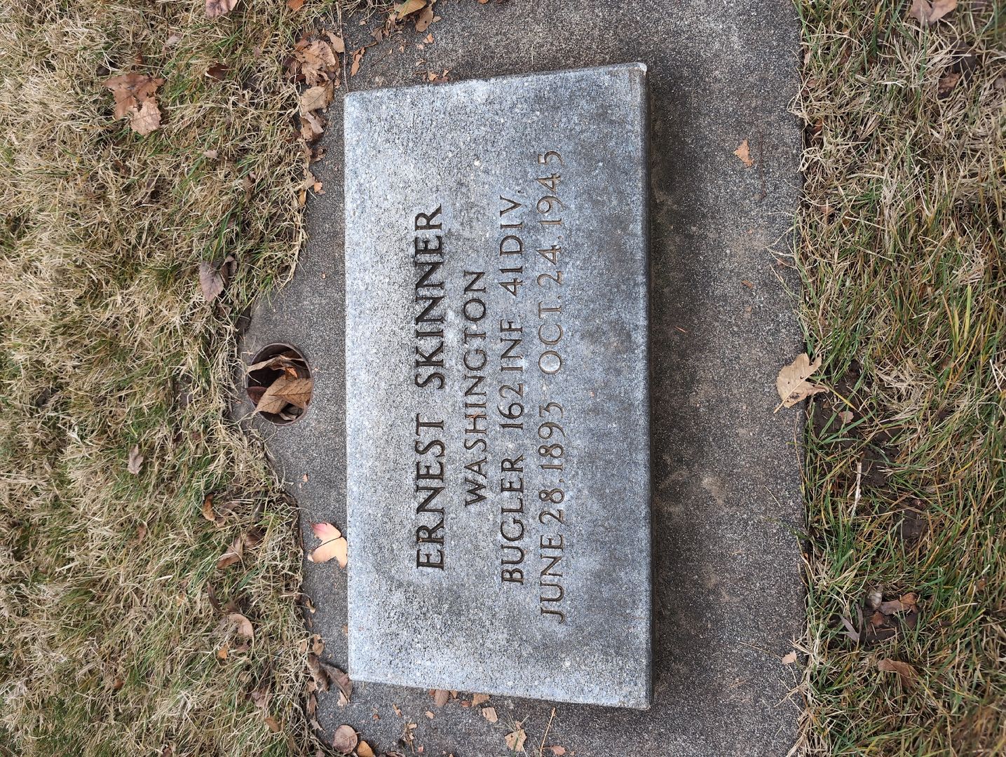 Helen L. MacKintosh's grave. Photo 1