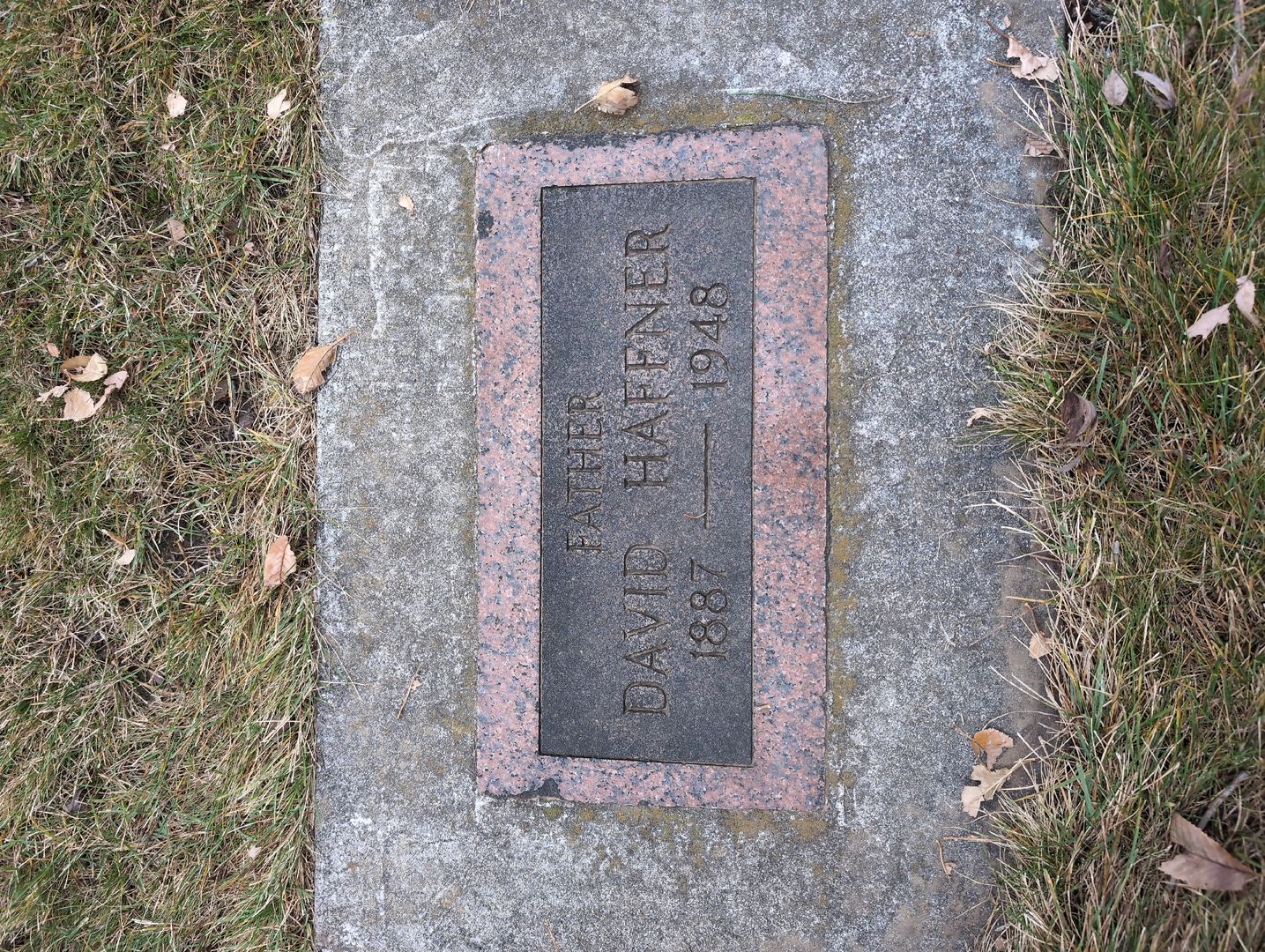 Amy A. Farnsworth's grave. Photo 1
