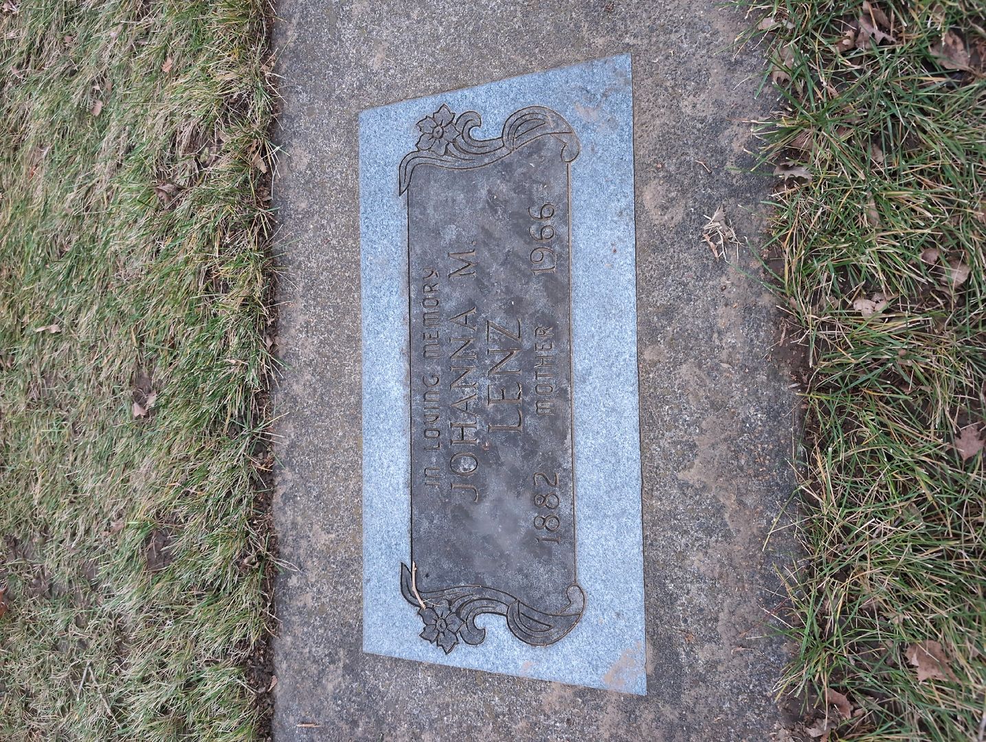 Mabel Jacobson Jones's grave. Photo 1