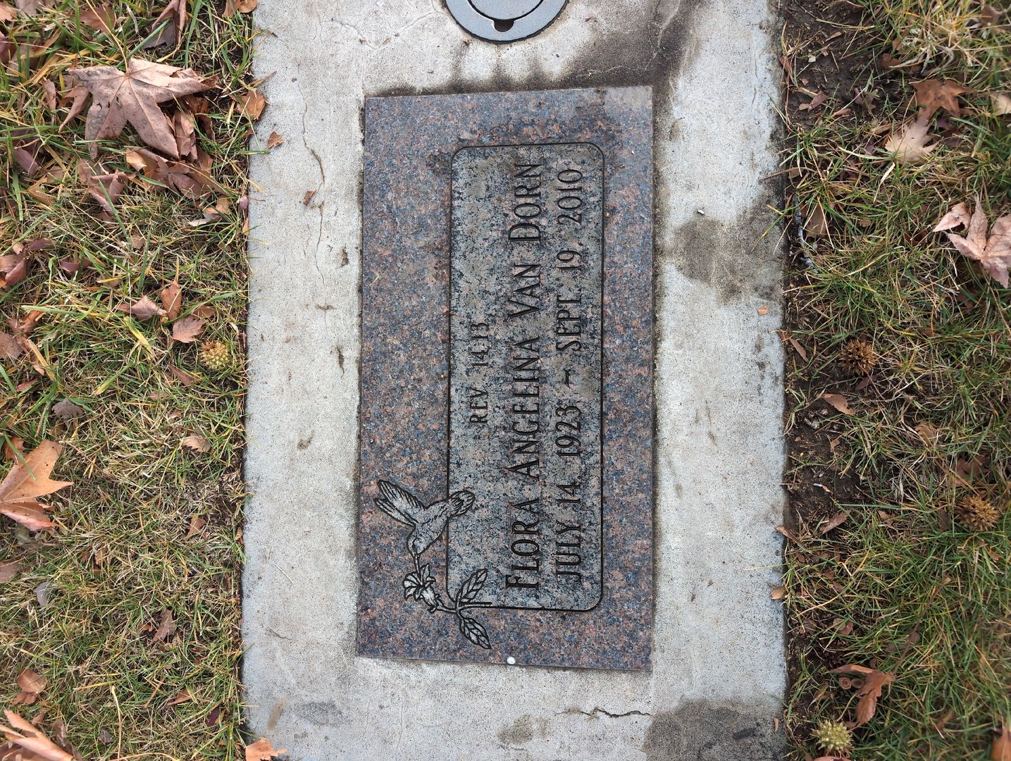Flora Angelina Van Dorn's grave. Photo 1