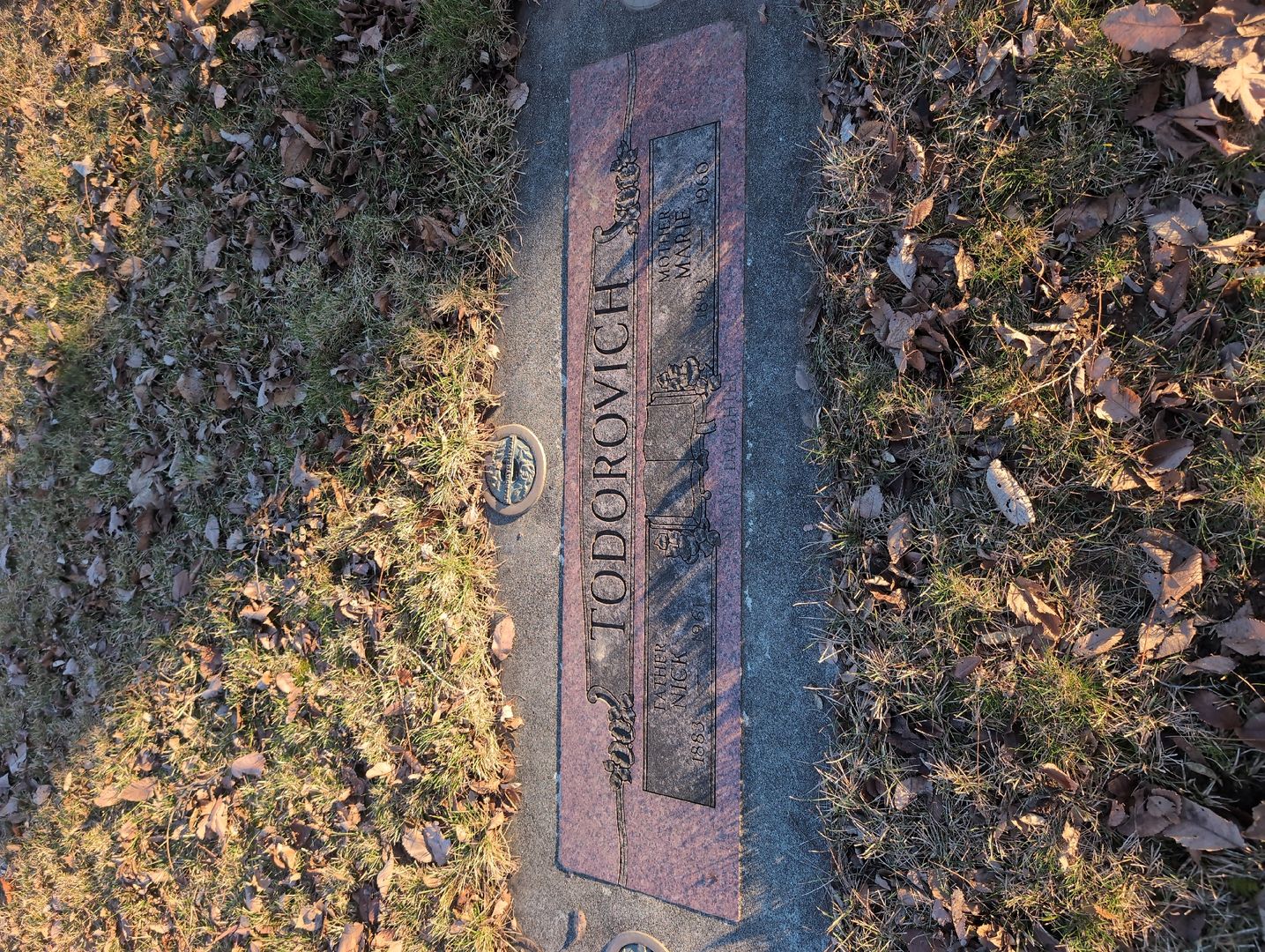 Ina D. Kattenhorn's grave. Photo 1