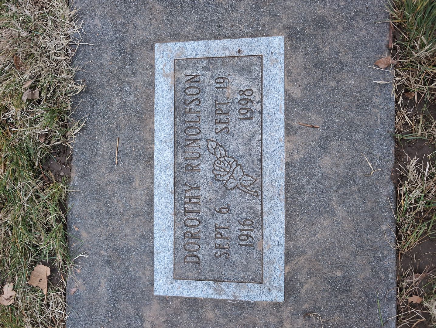 Leonard R. LaFountaine's grave. Photo 1