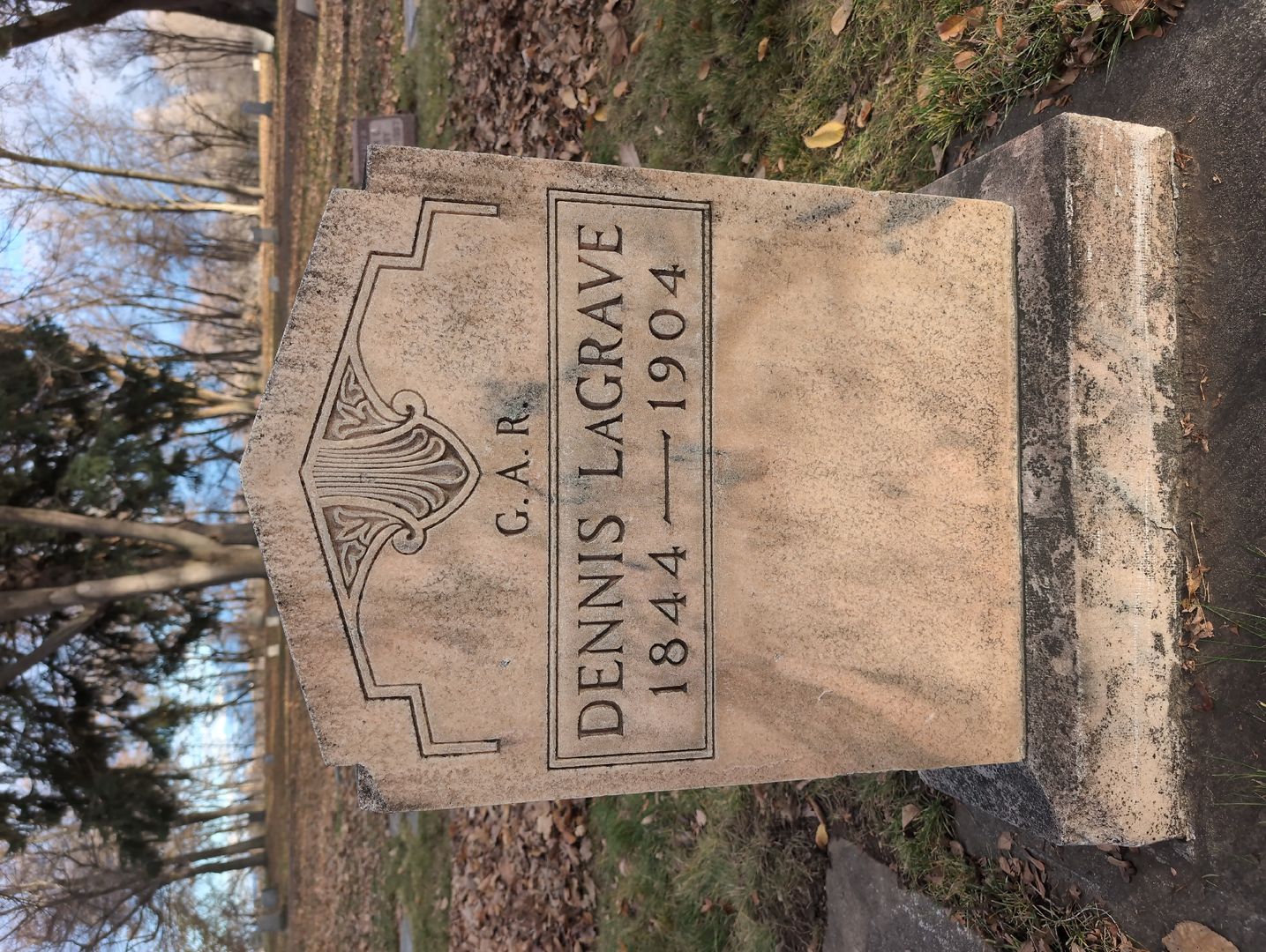 Ernest W. Mackie's grave. Photo 1