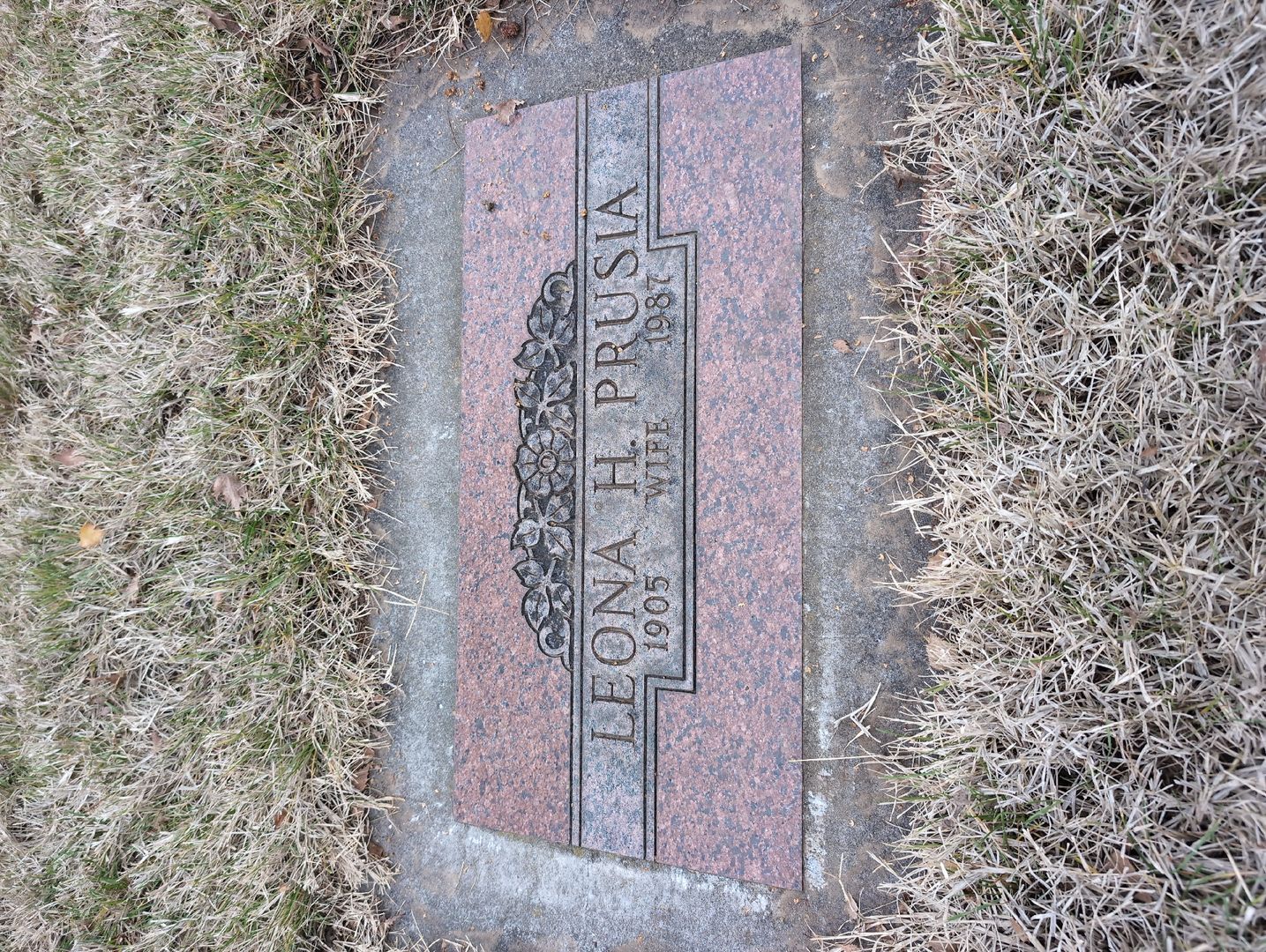 Audrey C. Nailor's grave. Photo 1